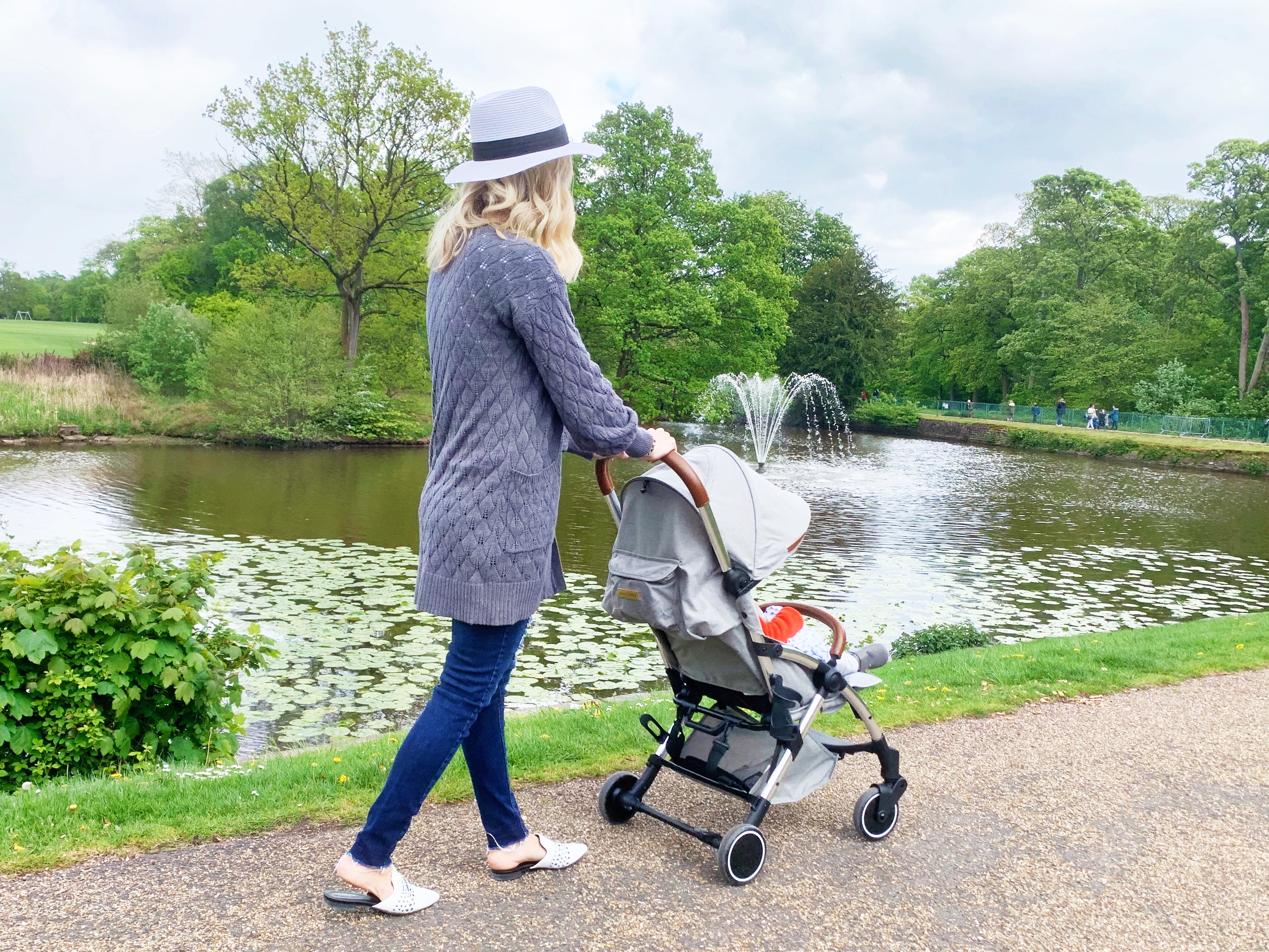 Ickle Bubba Globe Ultra Compact Travel Stroller Review